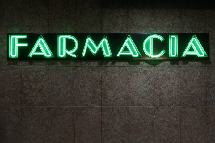 Insegna "Farmacia" - foto © Giancarlo Nicoli