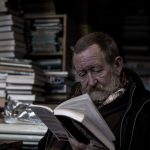libri_uomo_che_legge_reading-1246520_1920