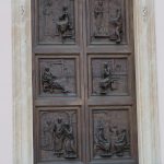 Il portale in bronzo della Chiesa di Santa Maria Nascente –  – fotografia © Giancarlo Nicoli