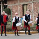 Portabandiera e tamburini degli Sbandieratori di Fenegrò – fotografia © Giancarlo Nicoli