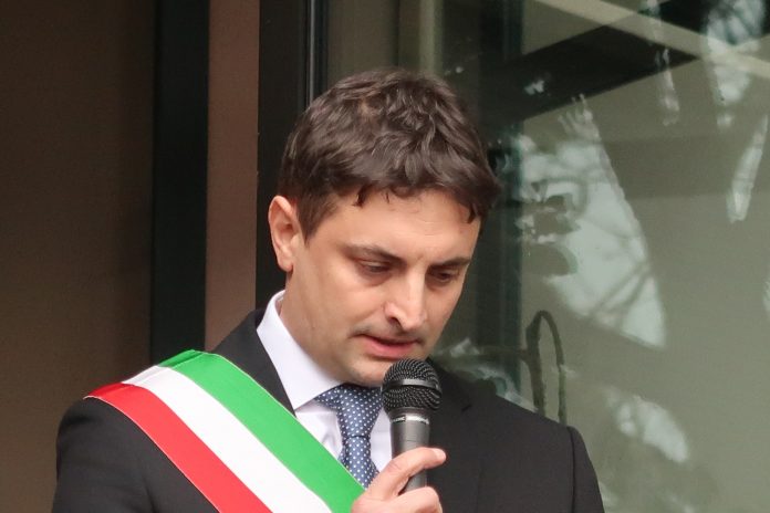 Claudio Canobbio, sindaco di Fenegrò, inaugura il Museo Permanente Mario Bogani - fotografia © Giancarlo Nicoli Claudio Canobbio, sindaco di Fenegrò, inaugura il Museo Permanente Mario Bogani - fotografia © Giancarlo Nicoli