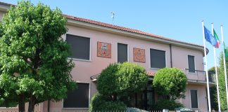 Fenegroe va “in sonno” La sede del Municipio di Fenegrò