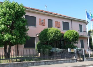 Fenegroe va “in sonno” La sede del Municipio di Fenegrò