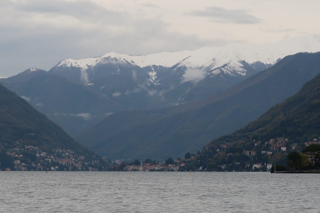 I monti del Triangolo Lariano alle spalle di Torno - Foto © 2019 Silvio Riva