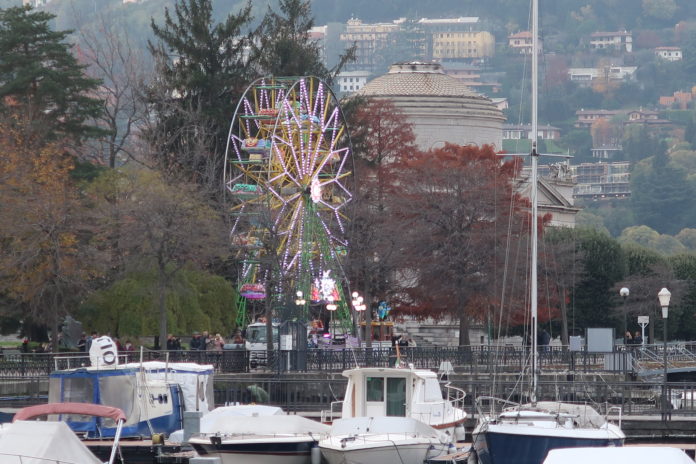 2019_11_26_IMG_2808 Como, martedì 26 novembre 2019. La ruota panoramica ai giardini a lago. Fotografia © 2019 Silvio Riva.