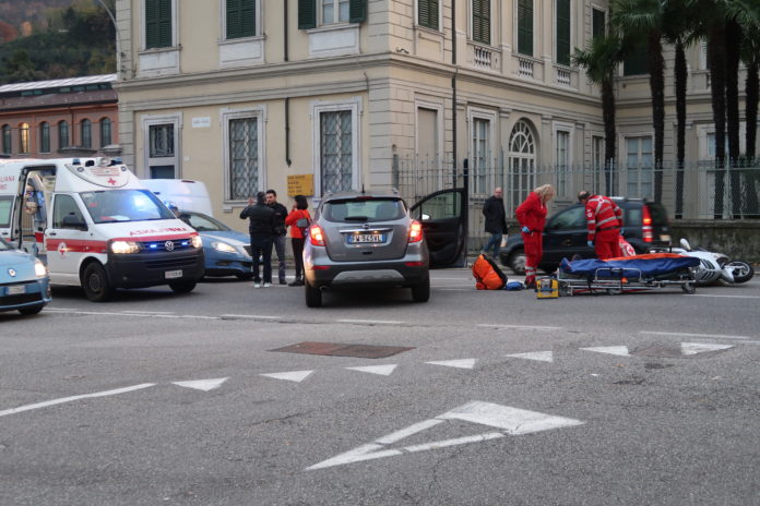 2019_11_26_IMG_2814 Como, martedì 26 novembre 2019. Incidente tra automobile e scooter nella zona tra via Cantoni e via Bellinzona. Fotografia © 2019 Silvio Riva.