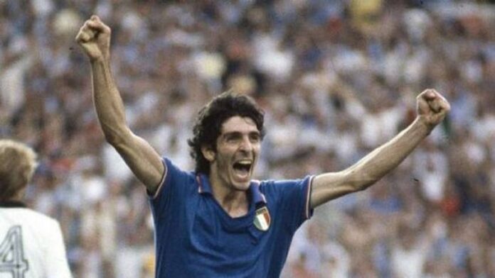 2020_12_13_Paolo_Rossi Il calciatore Paolo Rossi, in un'immagine d'archivio, con la maglia della Nazionale italiana.