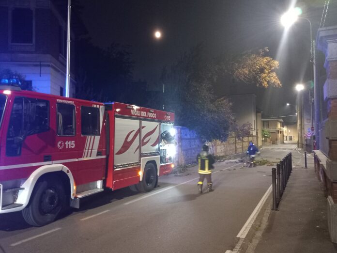 Cirimido. Vigili del Fuoco al lavoro per ripristinare la circolazione veicolare
