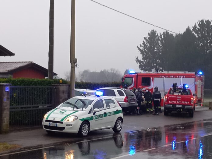 20220215_082523 Fenegrò, intervento della Polizia Locale e dei Vigili del Fuoco in viale Europa.