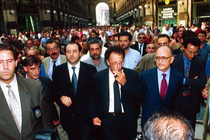 mani_pulite_30_anni Ai tempi di "Mani Pulite", immagine di repertorio. Al centro, da sinistra: Antonio Di Pietro, Gherardo Colombo, Francesco Saverio Borrelli.