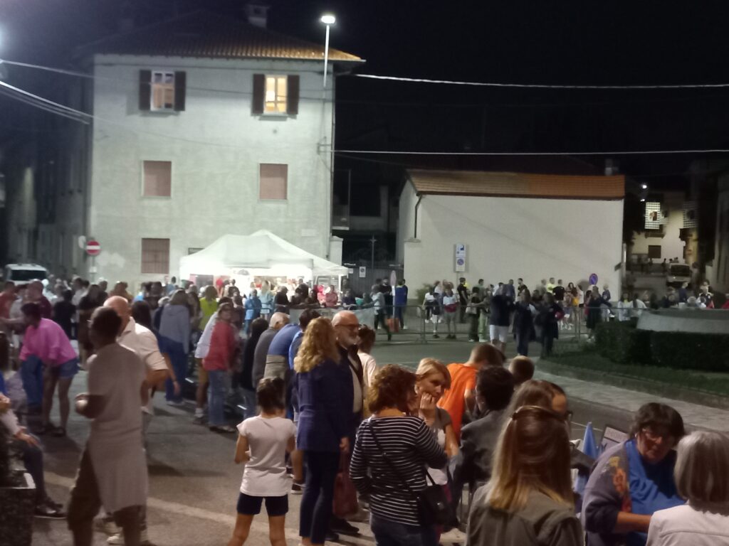 Fenegrò, giovedì 8 settembre. In attesa dell'inizio delle gare. Fotografia © Egisto Veneziani