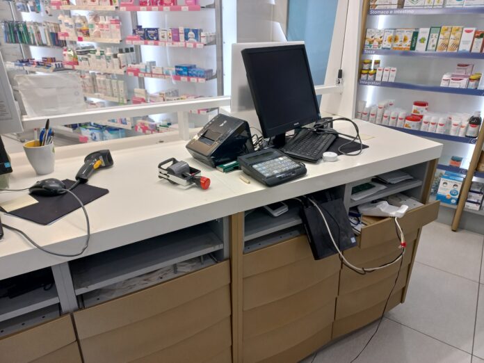 20230614_093112 Furto in farmacia a Fenegrò. Asportati i cassetti con il fondo cassa. Fotografia © Giancarlo Nicoli