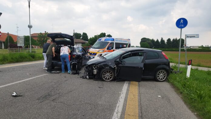 Fenegrò, incidente tra la via Bergamo e il viale Europa. Fotografia (c) 2024 Salvatore Sabatino
